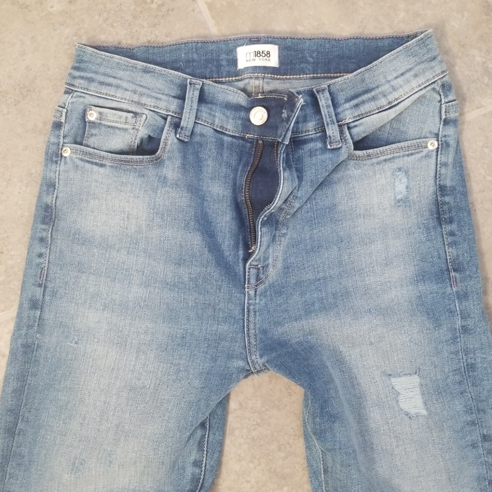 🚫SOLD🚫 M1858 New York- Distressed Jeans